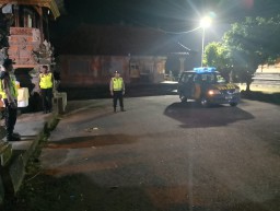 Antisipasi Kriminalitas Pada Tempat Ibadah, Polsek Abiansemal Tingkatkan Blue Light Patrol