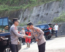 Kapolres Badung AKBP Teguh Priyo Wasono Dampingi Kapolda Bali Kunjungi Proyek Strategi Nasional Bendungan Sidan
