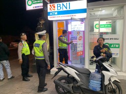 Patroli Biru Polsek Abiansemal Intens Sambangi Gerai ATM Guna Meniadakan Kejahatan Perbankan