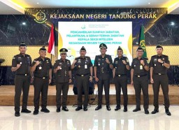 Kepala Kejaksaan Negeri Tanjung Perak Pimpin Langsung Pelantikan dan Serah Terima Jabatan Kepala Seksi Intelijen