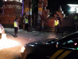 Tingkatkan Patroli Malam, Pawas Bersama Anggota Sambangi Tempat Ibadah