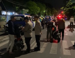 Cegah Tawuran Gangster Curanmor Jambret Polisi Gelar Operasi di Depan Makam Rangka