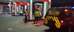 Patroli Biru Polsek Abiansemal Sambangi SPBU Malam Hari, Sampaikan Pesan Kamtibmas