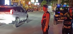 Unit Samapta Polsek Kuta Utara Blue Light Patrol Sambangi Kawasan Wisata Batu Bolong