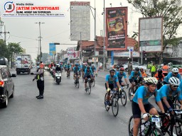 Polresta Sidoarjo Amankan Jalur Tour de Panderman 2024 Warga Antusias Suport Para Pembalap