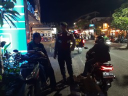 Polsek Kuta Utara Blue Light Patrol Amankan Pengunjung Di Kawasan Hiburan Malam