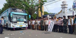 Antisipasi Gangguan Kamtibmas, Jelang Pemberangkatan 653 Calon Jamaah Haji polres Bangkalan Memaksimalkan Pengamanan