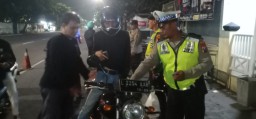 Gabungan Rayon 6 Polsek Karangpilang, Gelar Razia Antisipasi Aksi Kejatahan Jalanan di Malam Hari