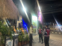 Ipda Kobarawan Pimpin Blue Light Patrol Sambangi ATM di Jalan Raya Canggu