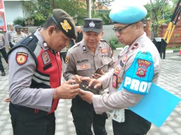 HP Anggota Polres Bandara Ngurah Rai Mendadak di Periksa Propam, ini Hasilnya