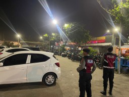 Polsek Kuta Utara Blue Light Patrol Cegah Gangguan Kamtibmas di Parkiran Batu Bolong