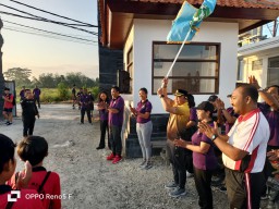 Kapolsek Mengwi Lepas Peserta Jalan Santai SMP N 7 Mengwi