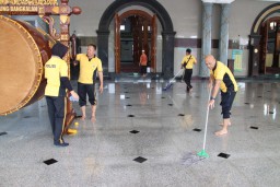 Sambut Hari Bhayangkara ke-78, Polisi Bangkalan Gelar Bakti Sosial Religi