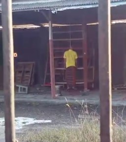 Pria Alami Depresi Bunuh Diri Tergantung di Bangunan Kosong