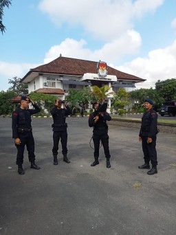 Satgas OMB Amankan Kantor KPU Bali