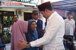 Guru Ngaji Desa di Sidoarjo Berterima Kasih Dapat Bantuan Beras dari Plt Bupati H.Subandi