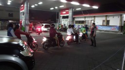 Polsek Kuta Utara Blue Light Patrol Amankan Masyarakat Saat Mengisi BBM