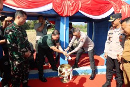 Sambut Hari Bhayangkara ke-78 Kapolda Jatim Resmikan Sumur Air Dalam di Ponorogo