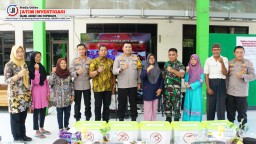 Hari Bhayangkara Ke-78, Polresta Sidoarjo Bedah Rumah dan Bagi Bansos di Kalijaten Taman