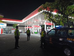 Patroli Biru Polsek Abiansemal Sambangi SPBU, Guna Ciptakan Situasi Aman Ditempat Publik