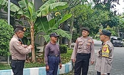 Anggota Polsek Karangpilang Lakukan Patroli Ke Perumahan, Antisipasi Aksi Kejahatan dan Gangguan Kamtibmas