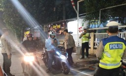 Polsek Karangpilang Bersama Gabungan Polsek Rayon 6 Gelar Razia Kejahatan Malam, Persempit Ruang Gerak