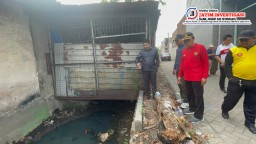 Plt Bupati Sidoarjo Subandi Sidak Sampah ke TPST Ngingas dan Sempadan Sungai