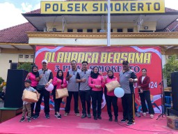Kapolsek Simokerto Ajak Masyarakat Makan Dan Joget Bersama Rayakan Hut Bhayangkara ke-78
