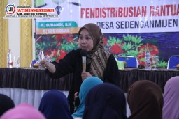 Warga Krian Senang Dapat Beras dan Diajak Guyon Bu Dokter Sriatun
