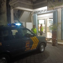 Ciptakan Rasa Aman &amp; Nyaman di Perbankan, Blue Light Patrol Polsek Abiansemal Sambangi ATM BPD