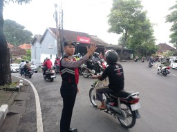 Demi Kelancaran Arus Lalu Lintas Sat Samapta Digelar di Sepanjang Jalur Utama