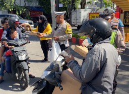 Kapolsek Simokerto Terus Tebarkan Kebaikan ke Masyarakat