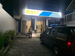 Antisipasi Kejahatan Skimming, Patroli Biru Polsek Abiansemal Sambangi BNI KCP Sibang