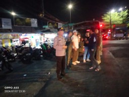 Polsek Sawahan Melakukan Giat Penyekatan Pengamanan Konvoi PSHT di Prapatan Banyurip