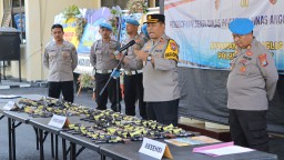 Sipropam Polres Nganjuk Gelar Pemeriksaan Berkala Senjata Api Laras Pendek Organik dan Amunis