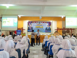 Polres Lumajang Ajak Pelajar Tertib Berlalu Lintas Melalui Program Police Goes To School