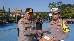 Berhasil Raih Prestasi Tingkat Nasional, Kapolres Bangkalan Beri Reward 9 Personel Satlantas