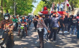 Polsek Sawahan Amankan Aksi Unjuk Rasa dari Ormas Aliansi Madura Indonesia (AMI) di Pengadilan Negeri Surabaya