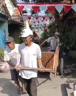 Warga Kupang Segunting Melaksanakan Kerja Bakti Menyemarakkan HUT 17 Agustus Tahun 2024