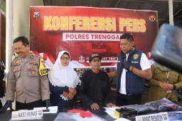 Polres Trenggalek Berikan Santunan dan Bantuan Kepada Kakek Korban Curas