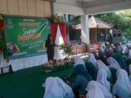 Camat Sukodono Membuka Seminar Perempuan Edukasi Pencegahan Tindak Kekerasan Pada Perempuan