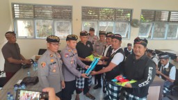 Polresta Denpasar Bersama Polsek Kuta Selatan Gelar Kegiatan Minggu Kasih di Desa Adat Kampial, Tekankan Sinergi dan Keamanan