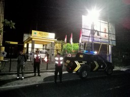 Cegah Gangguan Kamtibmas, Patrol Polsek Mengwi Lakukan Blue Light Untuk Antisipasi Kriminalitas 