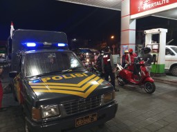 Cegah Kriminalitas Blue Light Patrol Polsek Mengwi Sambangi SPBU Sampaikan Imbauan Kamtibmas