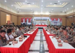 Kapolresta Sidoarjo Didampingi Wakapolresta Pimpin Latihan Pra Operasi Mantap Praja 2024
