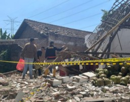 Polisi Masih Melakukan Penyelidikan Sembari sambil Menunggu Hasil Labfor Terkait Ledakan di Krembung
