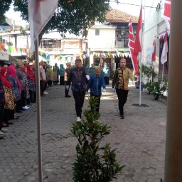 Barusan Pertama Kali Warga RW 06 Banyu Urip Wetan Melaksanakan Upacara HUT ke 79