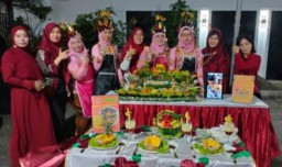 Lomba Hias Tumpeng Kemerdekaan Warga Cemengkalan Sidoarjo Yang Seharusnya Meriah Menjadi Ricuh Antar Warga Setempat