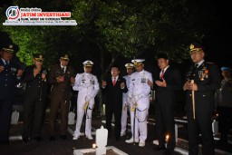 Plt. Bupati Sidoarjo Laksanakan Apel Kehormatan dan Renungan Suci di TMP Kusuma Bangsa