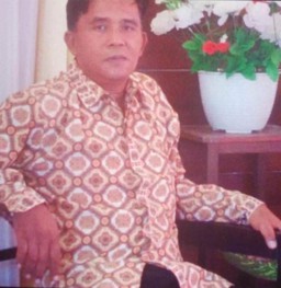 Seorang Sopir Bemo Melakukan Aksi Heroik di Depan Kantor Anggota DPR RI Sidoarjo Saat Perayaan Kemerdekaan RI Ke-79
